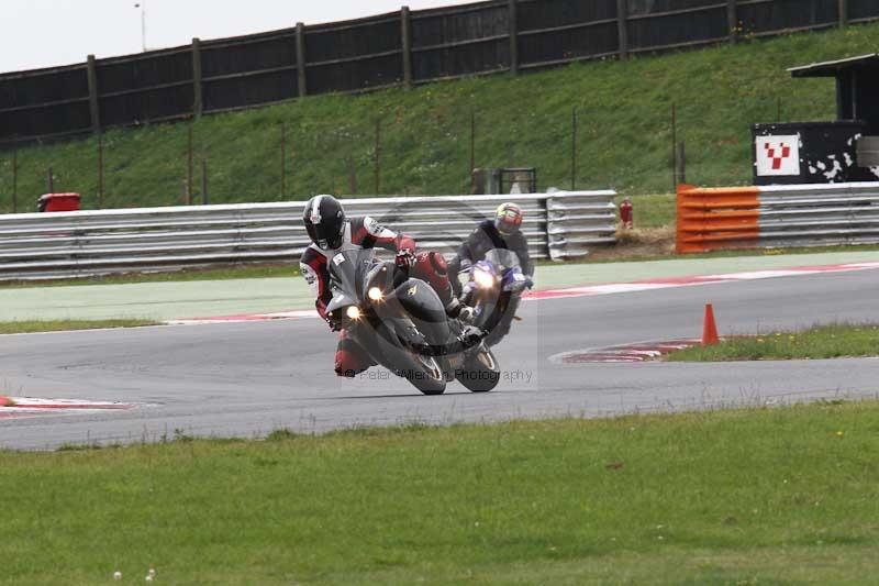 Motorcycle action photographs;Trackday digital images;event digital images;eventdigitalimages;no limits trackday;peter wileman photography;snetterton;snetterton circuit norfolk;snetterton photographs;trackday;trackday photos