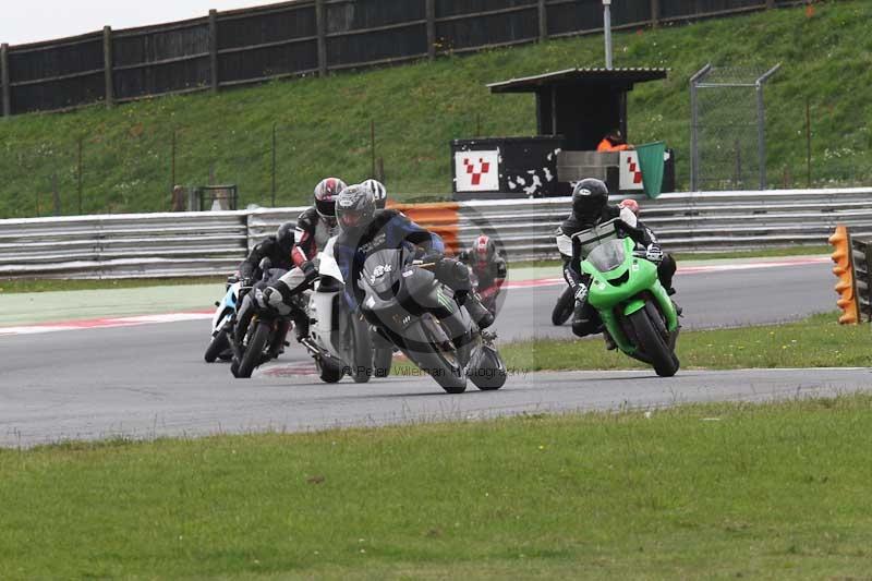 Motorcycle action photographs;Trackday digital images;event digital images;eventdigitalimages;no limits trackday;peter wileman photography;snetterton;snetterton circuit norfolk;snetterton photographs;trackday;trackday photos