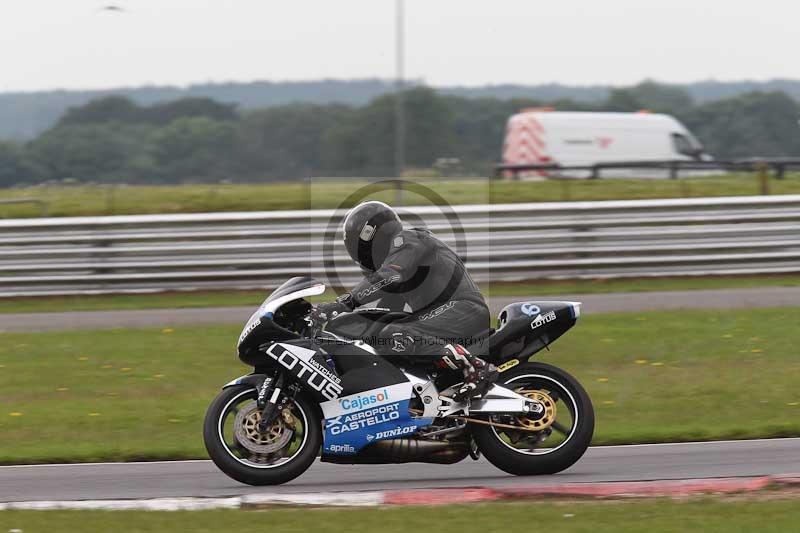 Motorcycle action photographs;Trackday digital images;event digital images;eventdigitalimages;no limits trackday;peter wileman photography;snetterton;snetterton circuit norfolk;snetterton photographs;trackday;trackday photos