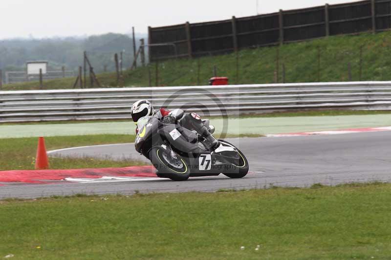 Motorcycle action photographs;Trackday digital images;event digital images;eventdigitalimages;no limits trackday;peter wileman photography;snetterton;snetterton circuit norfolk;snetterton photographs;trackday;trackday photos