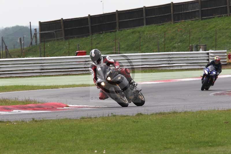 Motorcycle action photographs;Trackday digital images;event digital images;eventdigitalimages;no limits trackday;peter wileman photography;snetterton;snetterton circuit norfolk;snetterton photographs;trackday;trackday photos