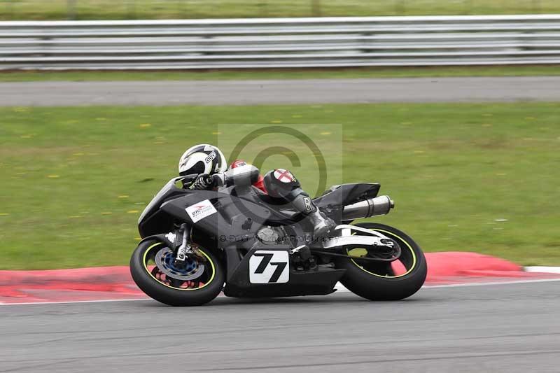 Motorcycle action photographs;Trackday digital images;event digital images;eventdigitalimages;no limits trackday;peter wileman photography;snetterton;snetterton circuit norfolk;snetterton photographs;trackday;trackday photos