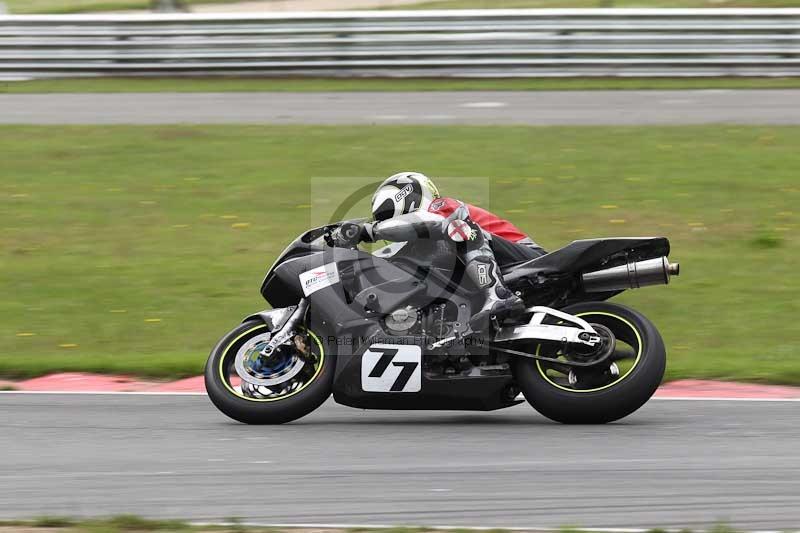 Motorcycle action photographs;Trackday digital images;event digital images;eventdigitalimages;no limits trackday;peter wileman photography;snetterton;snetterton circuit norfolk;snetterton photographs;trackday;trackday photos