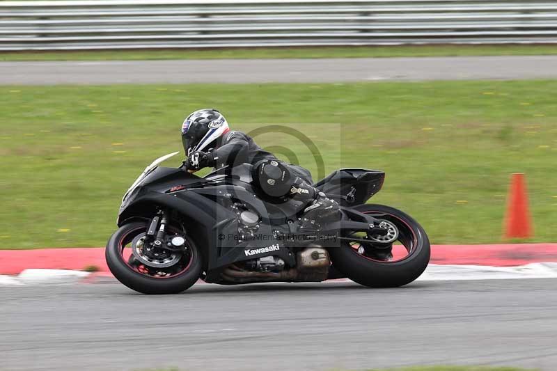 Motorcycle action photographs;Trackday digital images;event digital images;eventdigitalimages;no limits trackday;peter wileman photography;snetterton;snetterton circuit norfolk;snetterton photographs;trackday;trackday photos