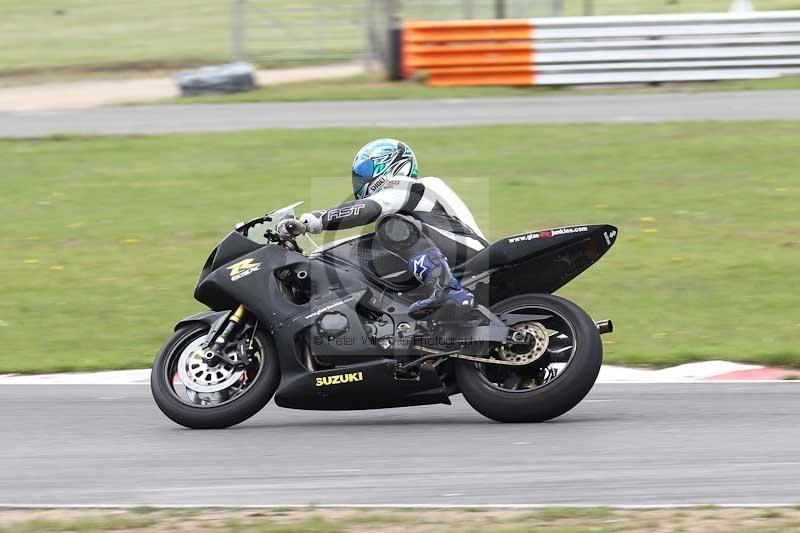 Motorcycle action photographs;Trackday digital images;event digital images;eventdigitalimages;no limits trackday;peter wileman photography;snetterton;snetterton circuit norfolk;snetterton photographs;trackday;trackday photos