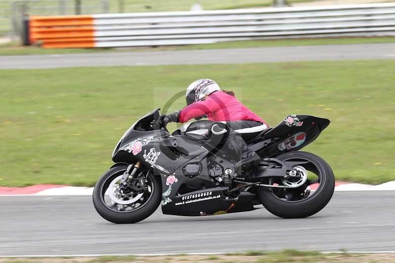 Motorcycle action photographs;Trackday digital images;event digital images;eventdigitalimages;no limits trackday;peter wileman photography;snetterton;snetterton circuit norfolk;snetterton photographs;trackday;trackday photos