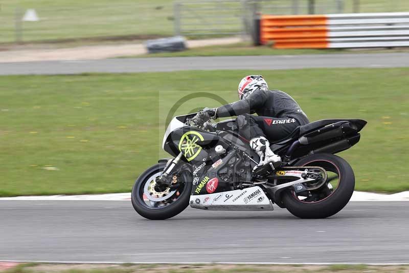 Motorcycle action photographs;Trackday digital images;event digital images;eventdigitalimages;no limits trackday;peter wileman photography;snetterton;snetterton circuit norfolk;snetterton photographs;trackday;trackday photos