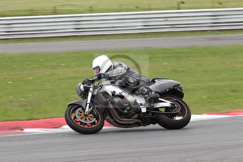 Motorcycle action photographs;Trackday digital images;event digital images;eventdigitalimages;no limits trackday;peter wileman photography;snetterton;snetterton circuit norfolk;snetterton photographs;trackday;trackday photos