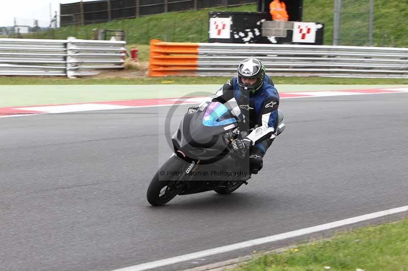 Motorcycle action photographs;Trackday digital images;event digital images;eventdigitalimages;no limits trackday;peter wileman photography;snetterton;snetterton circuit norfolk;snetterton photographs;trackday;trackday photos