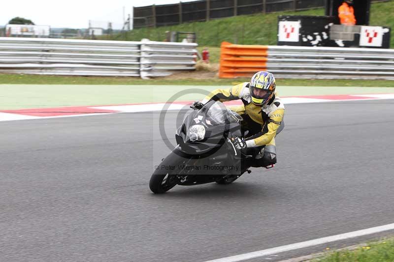 Motorcycle action photographs;Trackday digital images;event digital images;eventdigitalimages;no limits trackday;peter wileman photography;snetterton;snetterton circuit norfolk;snetterton photographs;trackday;trackday photos