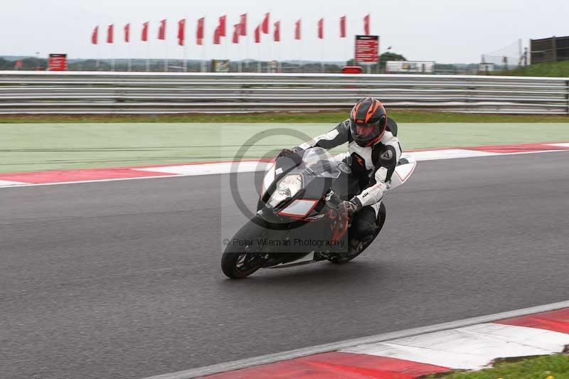 Motorcycle action photographs;Trackday digital images;event digital images;eventdigitalimages;no limits trackday;peter wileman photography;snetterton;snetterton circuit norfolk;snetterton photographs;trackday;trackday photos