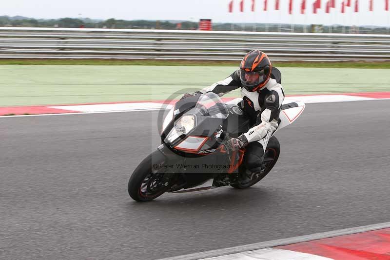 Motorcycle action photographs;Trackday digital images;event digital images;eventdigitalimages;no limits trackday;peter wileman photography;snetterton;snetterton circuit norfolk;snetterton photographs;trackday;trackday photos