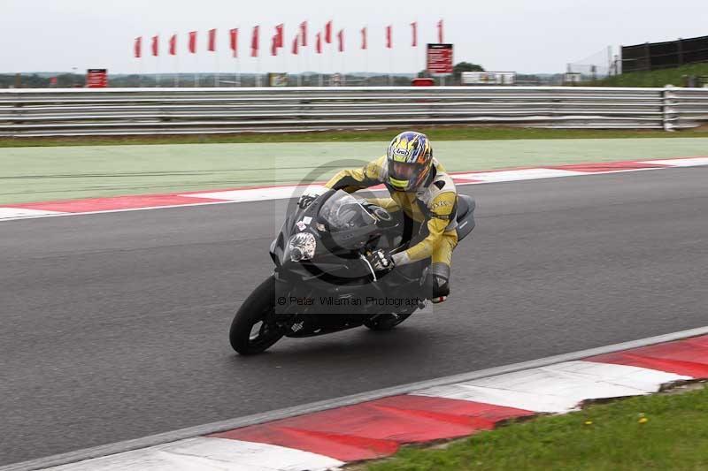 Motorcycle action photographs;Trackday digital images;event digital images;eventdigitalimages;no limits trackday;peter wileman photography;snetterton;snetterton circuit norfolk;snetterton photographs;trackday;trackday photos