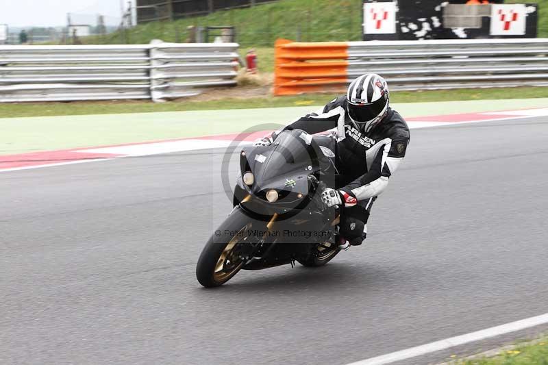 Motorcycle action photographs;Trackday digital images;event digital images;eventdigitalimages;no limits trackday;peter wileman photography;snetterton;snetterton circuit norfolk;snetterton photographs;trackday;trackday photos