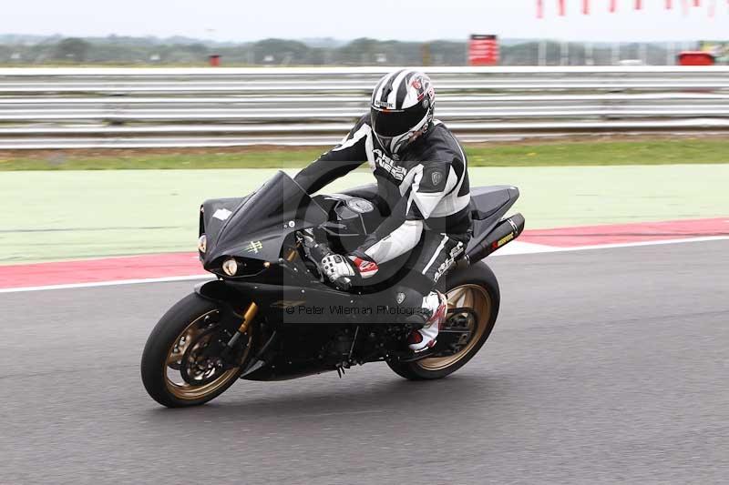 Motorcycle action photographs;Trackday digital images;event digital images;eventdigitalimages;no limits trackday;peter wileman photography;snetterton;snetterton circuit norfolk;snetterton photographs;trackday;trackday photos