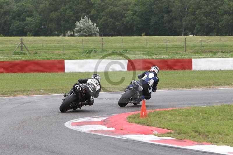 Motorcycle action photographs;Trackday digital images;event digital images;eventdigitalimages;no limits trackday;peter wileman photography;snetterton;snetterton circuit norfolk;snetterton photographs;trackday;trackday photos