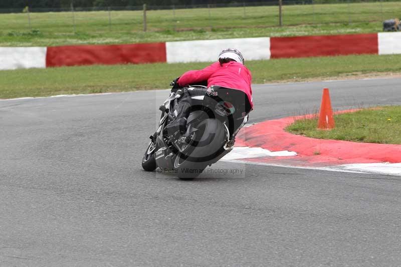 Motorcycle action photographs;Trackday digital images;event digital images;eventdigitalimages;no limits trackday;peter wileman photography;snetterton;snetterton circuit norfolk;snetterton photographs;trackday;trackday photos