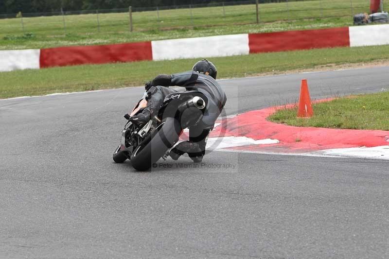 Motorcycle action photographs;Trackday digital images;event digital images;eventdigitalimages;no limits trackday;peter wileman photography;snetterton;snetterton circuit norfolk;snetterton photographs;trackday;trackday photos