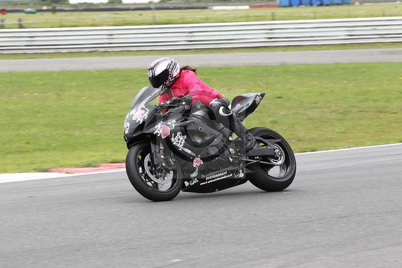 Motorcycle action photographs;Trackday digital images;event digital images;eventdigitalimages;no limits trackday;peter wileman photography;snetterton;snetterton circuit norfolk;snetterton photographs;trackday;trackday photos