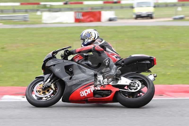 Motorcycle action photographs;Trackday digital images;event digital images;eventdigitalimages;no limits trackday;peter wileman photography;snetterton;snetterton circuit norfolk;snetterton photographs;trackday;trackday photos