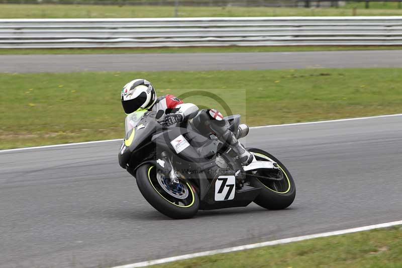 Motorcycle action photographs;Trackday digital images;event digital images;eventdigitalimages;no limits trackday;peter wileman photography;snetterton;snetterton circuit norfolk;snetterton photographs;trackday;trackday photos