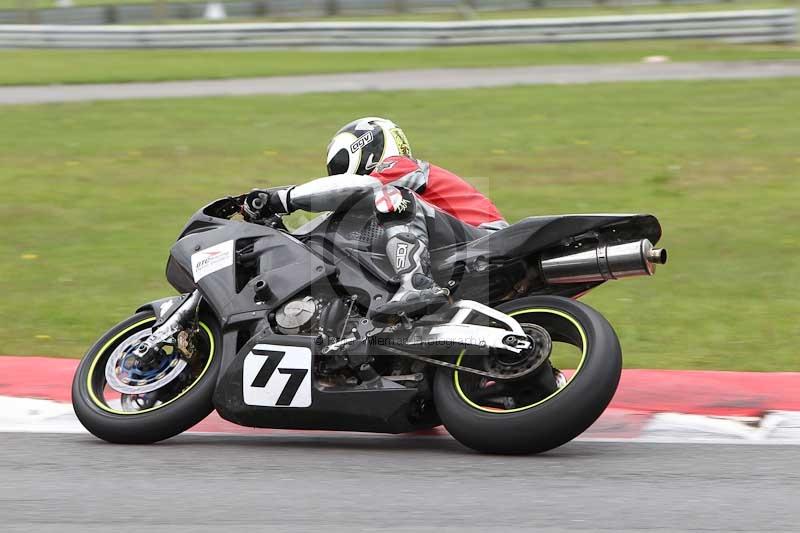 Motorcycle action photographs;Trackday digital images;event digital images;eventdigitalimages;no limits trackday;peter wileman photography;snetterton;snetterton circuit norfolk;snetterton photographs;trackday;trackday photos