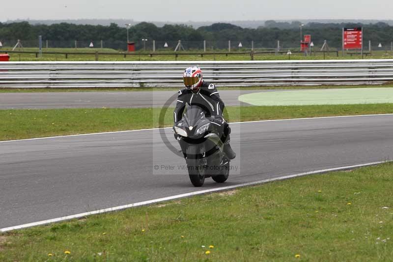 Motorcycle action photographs;Trackday digital images;event digital images;eventdigitalimages;no limits trackday;peter wileman photography;snetterton;snetterton circuit norfolk;snetterton photographs;trackday;trackday photos