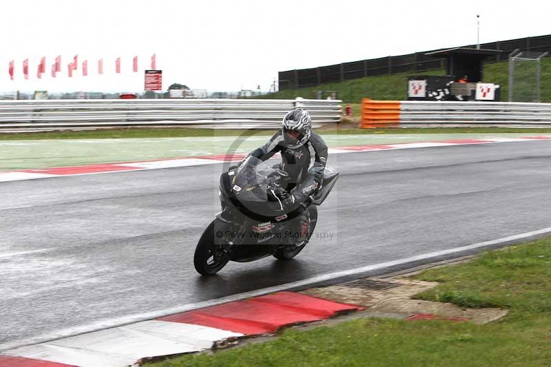 Motorcycle action photographs;Trackday digital images;event digital images;eventdigitalimages;no limits trackday;peter wileman photography;snetterton;snetterton circuit norfolk;snetterton photographs;trackday;trackday photos