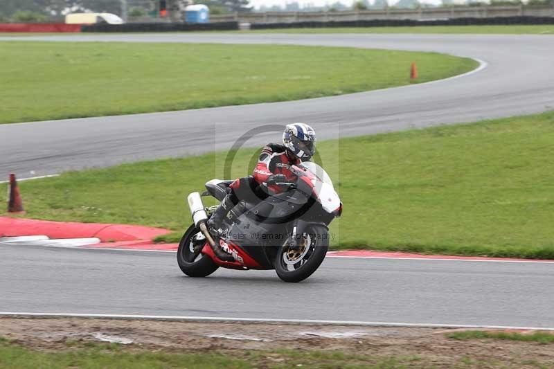 Motorcycle action photographs;Trackday digital images;event digital images;eventdigitalimages;no limits trackday;peter wileman photography;snetterton;snetterton circuit norfolk;snetterton photographs;trackday;trackday photos