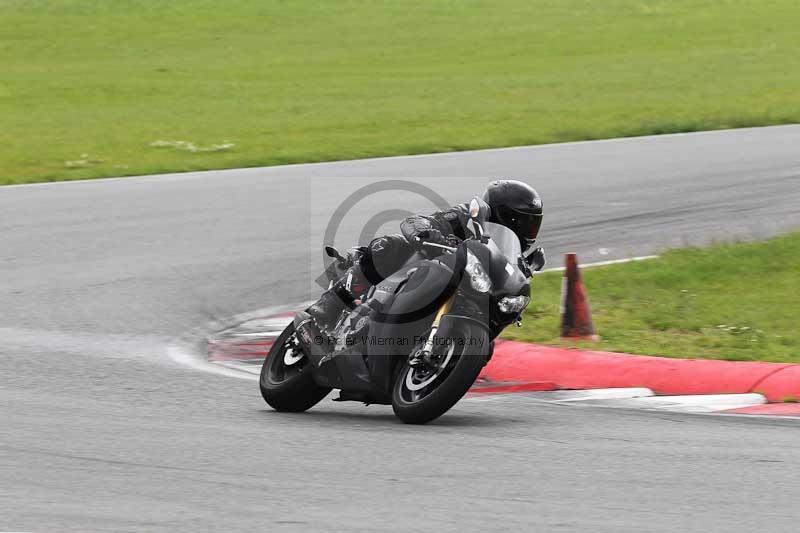 Motorcycle action photographs;Trackday digital images;event digital images;eventdigitalimages;no limits trackday;peter wileman photography;snetterton;snetterton circuit norfolk;snetterton photographs;trackday;trackday photos