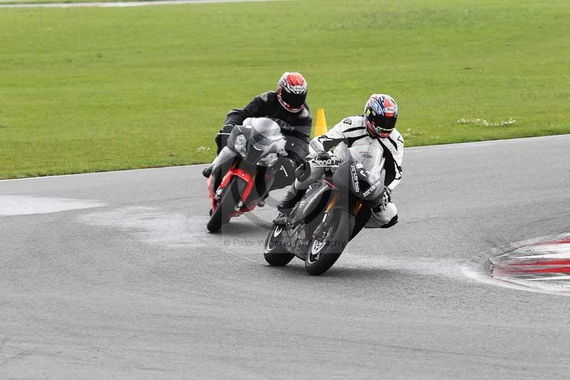 Motorcycle action photographs;Trackday digital images;event digital images;eventdigitalimages;no limits trackday;peter wileman photography;snetterton;snetterton circuit norfolk;snetterton photographs;trackday;trackday photos