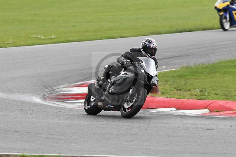 Motorcycle action photographs;Trackday digital images;event digital images;eventdigitalimages;no limits trackday;peter wileman photography;snetterton;snetterton circuit norfolk;snetterton photographs;trackday;trackday photos