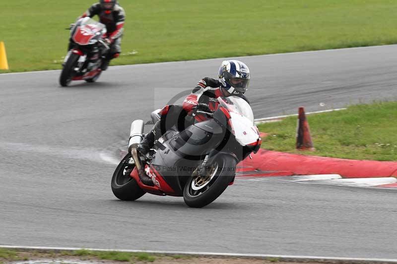 Motorcycle action photographs;Trackday digital images;event digital images;eventdigitalimages;no limits trackday;peter wileman photography;snetterton;snetterton circuit norfolk;snetterton photographs;trackday;trackday photos