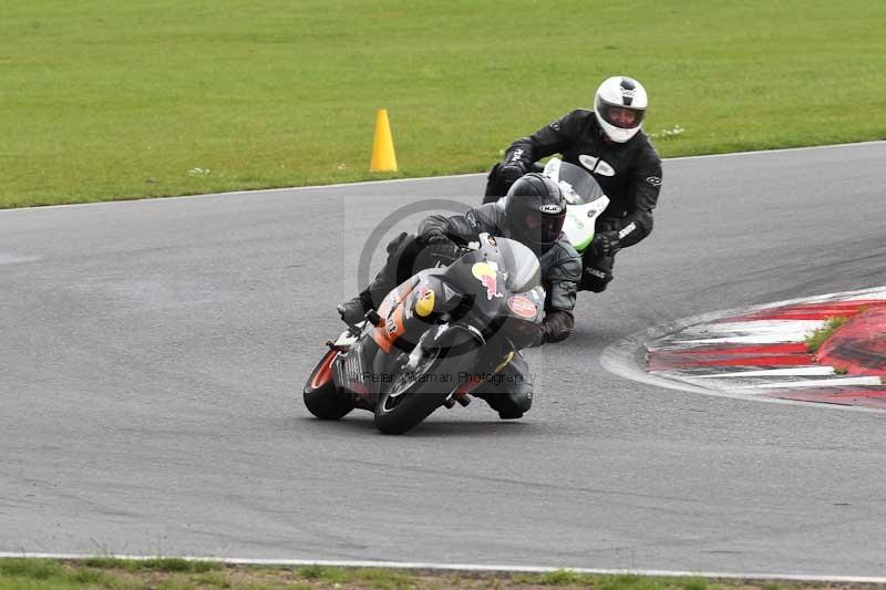 Motorcycle action photographs;Trackday digital images;event digital images;eventdigitalimages;no limits trackday;peter wileman photography;snetterton;snetterton circuit norfolk;snetterton photographs;trackday;trackday photos