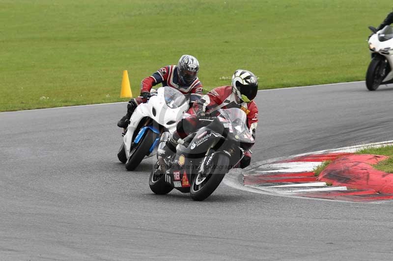 Motorcycle action photographs;Trackday digital images;event digital images;eventdigitalimages;no limits trackday;peter wileman photography;snetterton;snetterton circuit norfolk;snetterton photographs;trackday;trackday photos