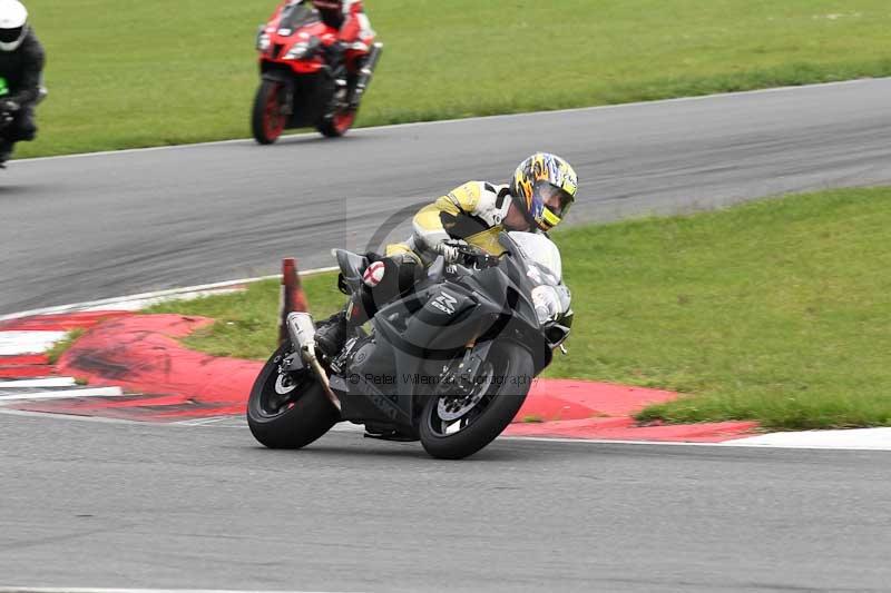 Motorcycle action photographs;Trackday digital images;event digital images;eventdigitalimages;no limits trackday;peter wileman photography;snetterton;snetterton circuit norfolk;snetterton photographs;trackday;trackday photos