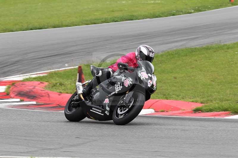 Motorcycle action photographs;Trackday digital images;event digital images;eventdigitalimages;no limits trackday;peter wileman photography;snetterton;snetterton circuit norfolk;snetterton photographs;trackday;trackday photos