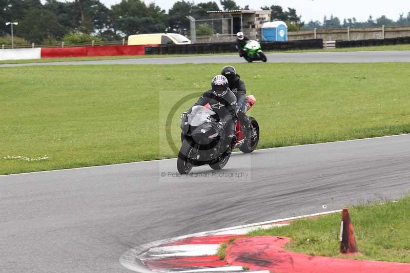 Motorcycle action photographs;Trackday digital images;event digital images;eventdigitalimages;no limits trackday;peter wileman photography;snetterton;snetterton circuit norfolk;snetterton photographs;trackday;trackday photos