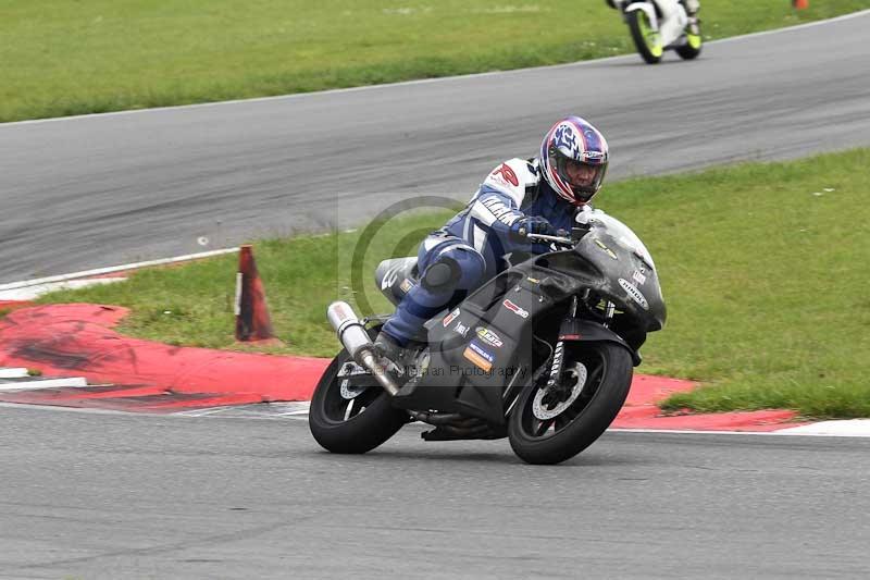 Motorcycle action photographs;Trackday digital images;event digital images;eventdigitalimages;no limits trackday;peter wileman photography;snetterton;snetterton circuit norfolk;snetterton photographs;trackday;trackday photos