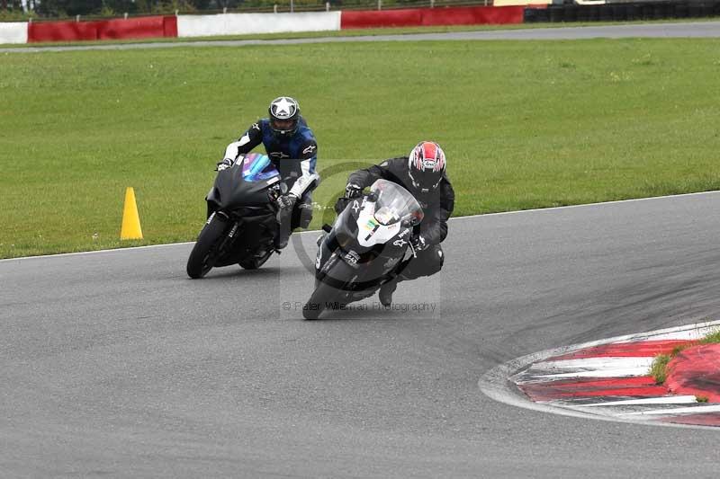 Motorcycle action photographs;Trackday digital images;event digital images;eventdigitalimages;no limits trackday;peter wileman photography;snetterton;snetterton circuit norfolk;snetterton photographs;trackday;trackday photos