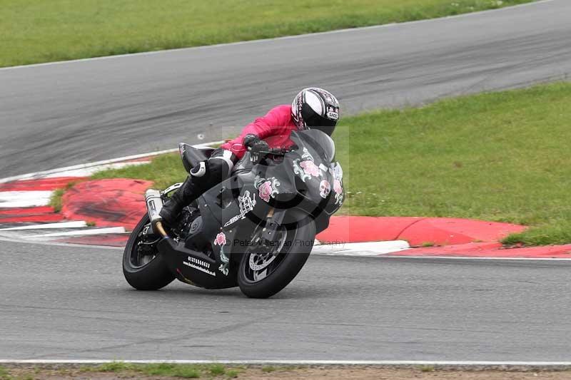 Motorcycle action photographs;Trackday digital images;event digital images;eventdigitalimages;no limits trackday;peter wileman photography;snetterton;snetterton circuit norfolk;snetterton photographs;trackday;trackday photos