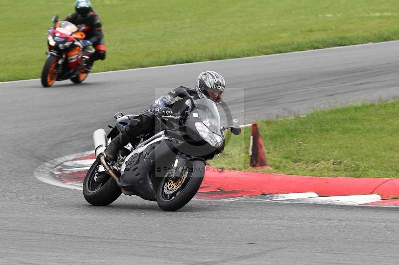 Motorcycle action photographs;Trackday digital images;event digital images;eventdigitalimages;no limits trackday;peter wileman photography;snetterton;snetterton circuit norfolk;snetterton photographs;trackday;trackday photos