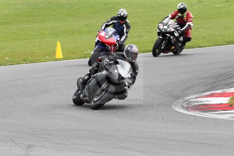 Motorcycle action photographs;Trackday digital images;event digital images;eventdigitalimages;no limits trackday;peter wileman photography;snetterton;snetterton circuit norfolk;snetterton photographs;trackday;trackday photos