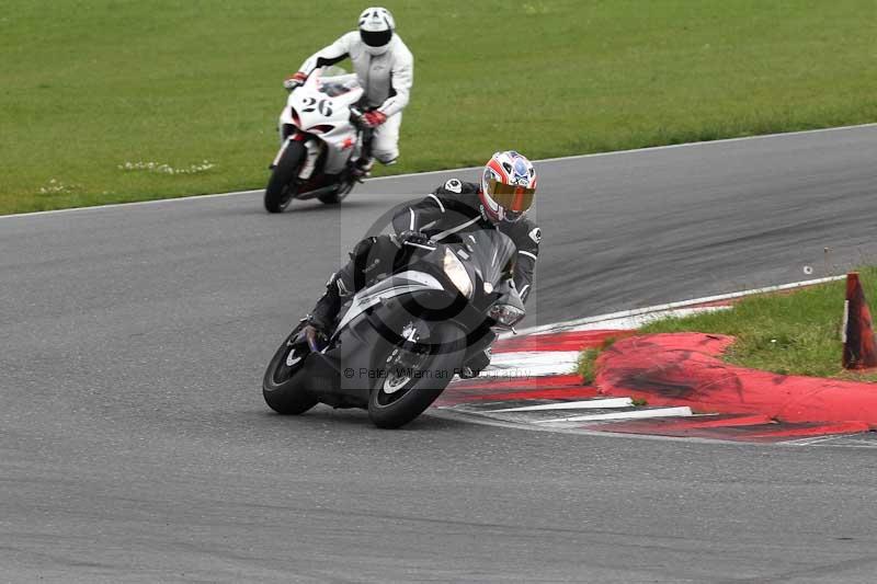 Motorcycle action photographs;Trackday digital images;event digital images;eventdigitalimages;no limits trackday;peter wileman photography;snetterton;snetterton circuit norfolk;snetterton photographs;trackday;trackday photos