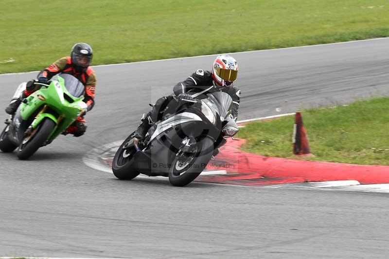 Motorcycle action photographs;Trackday digital images;event digital images;eventdigitalimages;no limits trackday;peter wileman photography;snetterton;snetterton circuit norfolk;snetterton photographs;trackday;trackday photos