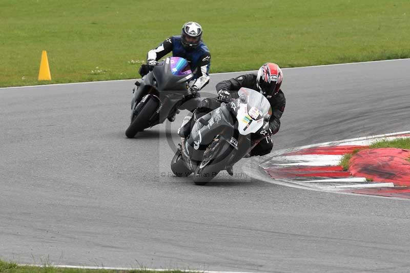 Motorcycle action photographs;Trackday digital images;event digital images;eventdigitalimages;no limits trackday;peter wileman photography;snetterton;snetterton circuit norfolk;snetterton photographs;trackday;trackday photos