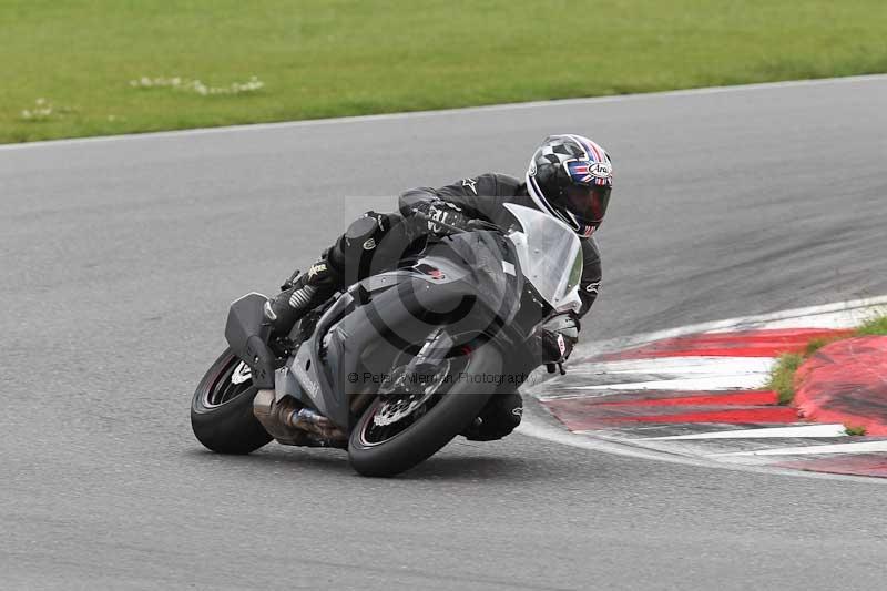 Motorcycle action photographs;Trackday digital images;event digital images;eventdigitalimages;no limits trackday;peter wileman photography;snetterton;snetterton circuit norfolk;snetterton photographs;trackday;trackday photos