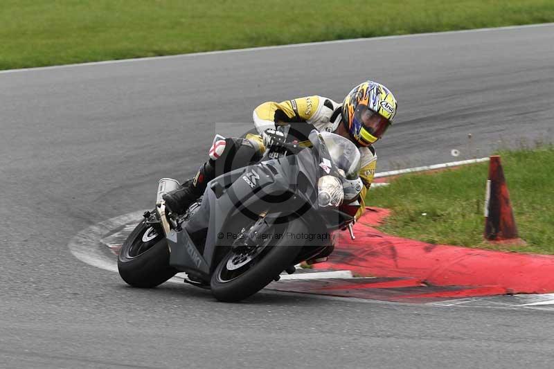 Motorcycle action photographs;Trackday digital images;event digital images;eventdigitalimages;no limits trackday;peter wileman photography;snetterton;snetterton circuit norfolk;snetterton photographs;trackday;trackday photos