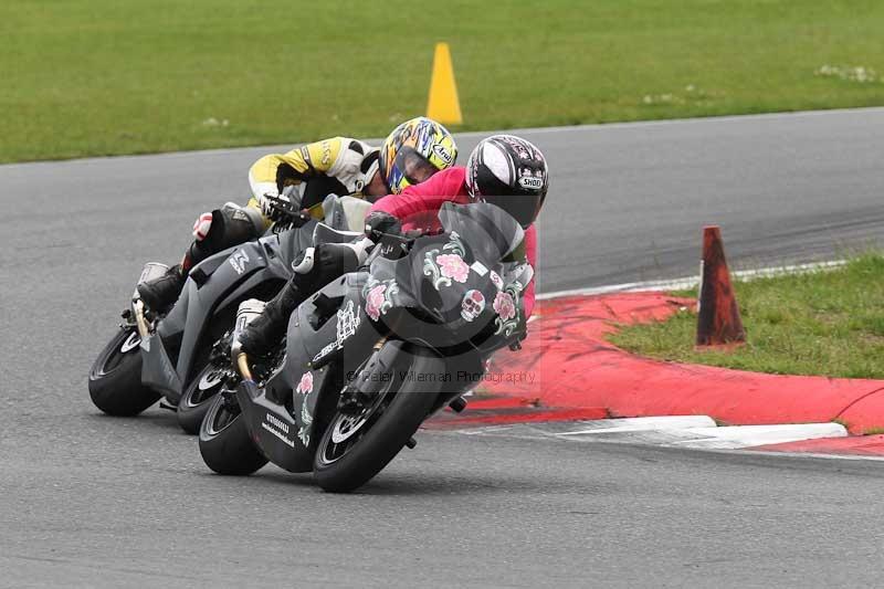 Motorcycle action photographs;Trackday digital images;event digital images;eventdigitalimages;no limits trackday;peter wileman photography;snetterton;snetterton circuit norfolk;snetterton photographs;trackday;trackday photos