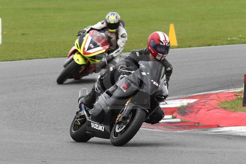 Motorcycle action photographs;Trackday digital images;event digital images;eventdigitalimages;no limits trackday;peter wileman photography;snetterton;snetterton circuit norfolk;snetterton photographs;trackday;trackday photos